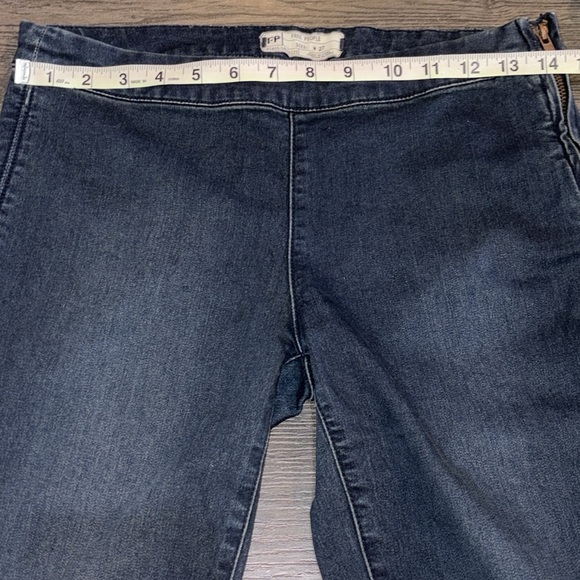 Free People Flare Low Rise Split Hem Jeans Size 27 Dark Wash - Picture 13 of 16